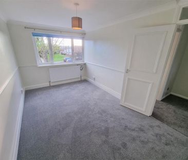 3 bedroom end of terrace house to rent - Photo 4