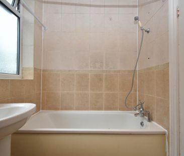 3 bedroom detached bungalow to rent - Photo 4