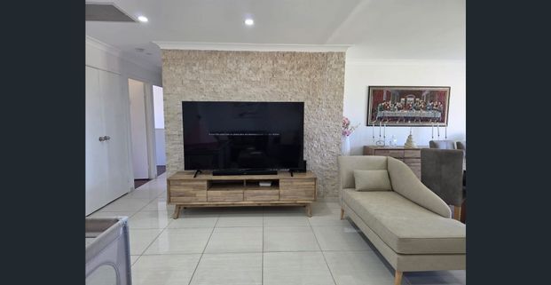 Modern/ Spacious/ Beautiful 4 Bedroom Home - Photo 1