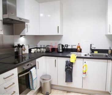 Eddington Court Apartment (Whole Property) Room 1 - Photo 3