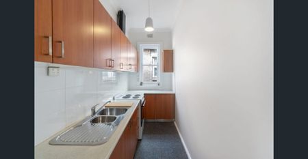 Classic Family Home In Central Location With Expansive Yard - Photo 3