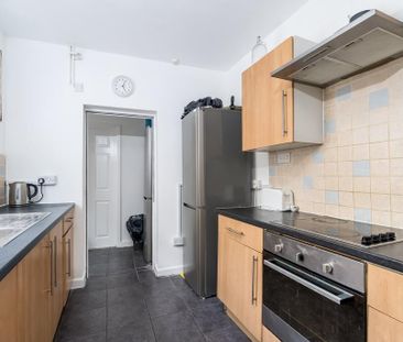 1 bedroom in a house share to rent - Photo 4