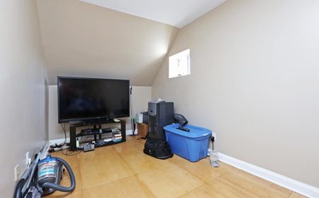 For Lease - 224 Jones Avenue Unit# 3, Toronto, Ontario - Photo 3
