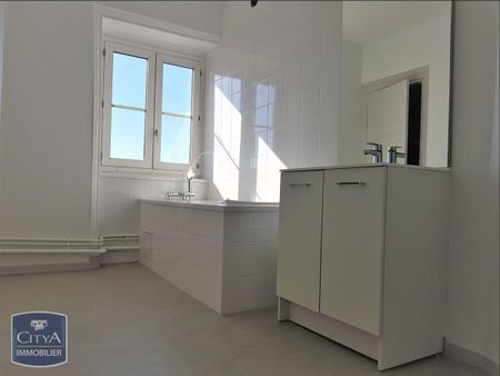 Location Appartement 4 pièces 99m² ST LAURENT SUR SAONE 01750 - Photo 4