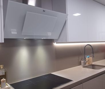 Jardín privado, diseño y luz | Chalet de esquina único en Boadilla - Photo 1