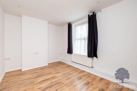 Malling Gardens, Morden, SM4 - Photo 5