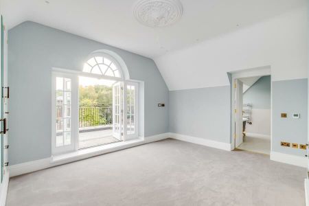 12 Bedroom Detached To Let - Photo 3