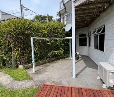 Easy Care Living! - Photo 3