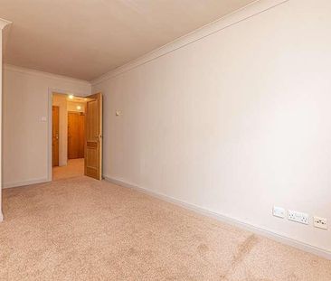 Keephatch House, Montague Close, Keephatch Park, Wokingham, RG40 - Photo 4