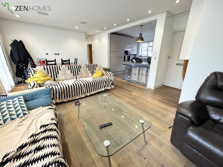 3 bedroom flat to rent - Photo 2