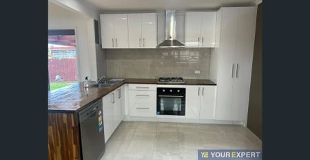 Family Home Perfect for entertaining - Photo 3