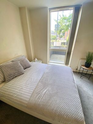 Room in a Shared Flat, Hallmark Court, E14 - Photo 1