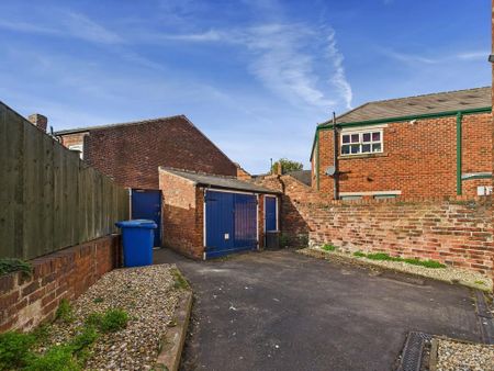 4 bedroom terraced house to rent - Photo 2