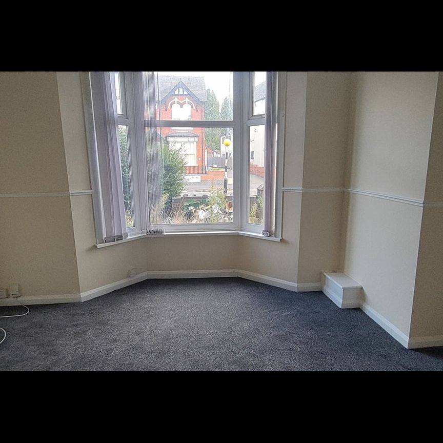 2 Bed Flat, Birmingham Road, B70 - Photo 1