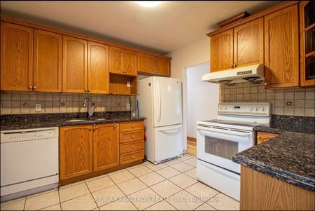 For Lease - 102 Castle Hill Drive, Toronto, Ontario - Photo 5