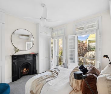 Harbourside terrace with a leafy garden oasis - Photo 6