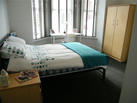 5 bedroom semi-detached house to rent - Photo 4