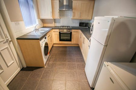 4 bedroom terraced house to rent - Photo 5