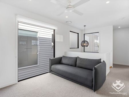 Stunning, Fully Furnished, Ready to move in, short term leases available. - Photo 4