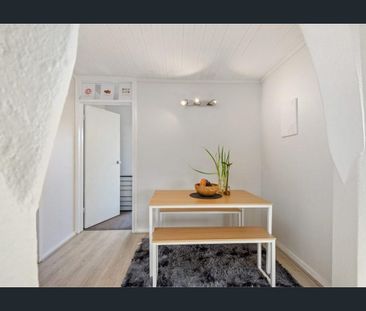 Stylish & Spacious Apartment with Large Balcony - Photo 5