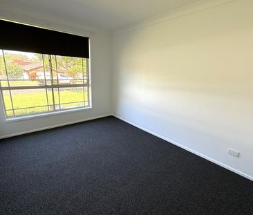 Freshly Renovated 3-Bedroom Duplex! - Photo 3