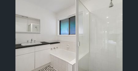 Comfortable 3 Bedroom Home in Jamboree Heights - Photo 2