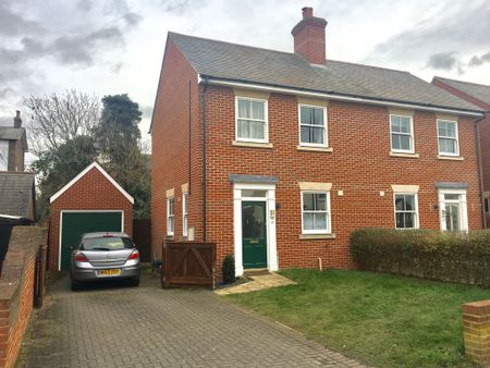 Two Bedroom House for Rent in Manningtree - Photo 2