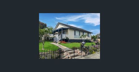 Bright 3‑Bed Corner Block Home with Garage, Balcony & Gardens – 69 Newman Crescent, Traralgon - Photo 4