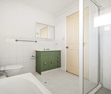 RENOVATED 3 BEDROOM TOWNHOUSE IN QUIET COMPLEX - Photo 5