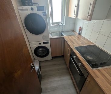 Room in a Shared Flat, Woodville Road, CR7 - Photo 1