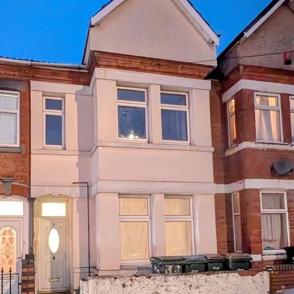 4 bedroom terraced house to rent - Photo 1