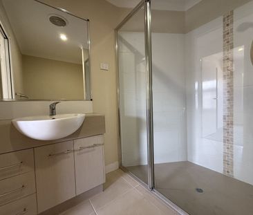 MODERN 3 BEDROOM HOME IN BURDELL - Photo 3