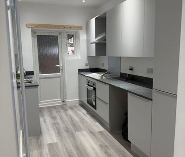 5 Bed Terraced House, Lakehall Road, CR7 - Photo 5
