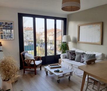 En location 950 € par mois à Thiais (94) : appartement avec EVRY 2 ... - Photo 1