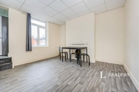 3 bedroom flat to rent - Photo 2