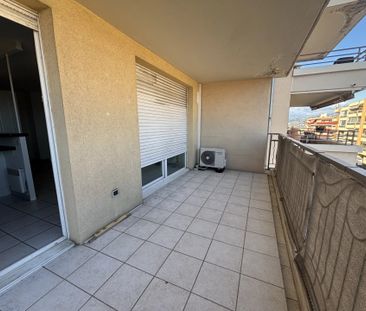 Location Appartement 2 pièces 41m² ST LAURENT DU VAR 06700 - Photo 6