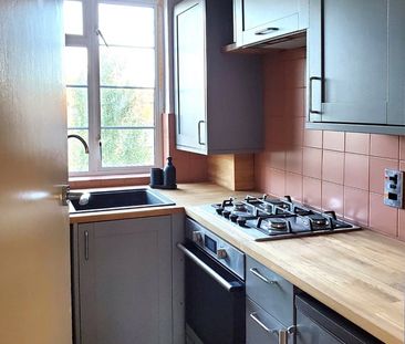 2 Bed Flat, Hamlet Court, W6 - Photo 6