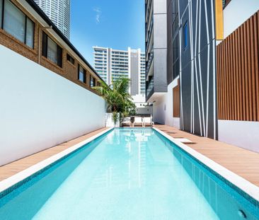 Stunning Level 8 River-View Apartment – Two Bedrooms - Photo 3