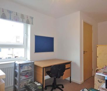 4 bedroom end of terrace house to rent - Photo 6