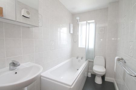 2 bedroom end of terrace house to rent - Photo 5