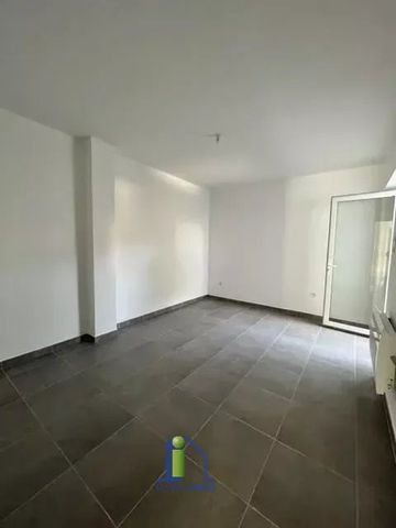Location Appartement 3 pièces 73m² PLAN DE CUQUES 13380 - Photo 2