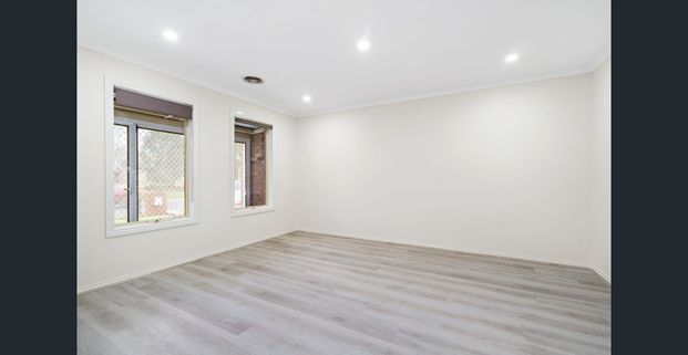 Spacious and Modern 3-Bedroom Home in Manor Lakes - Photo 1