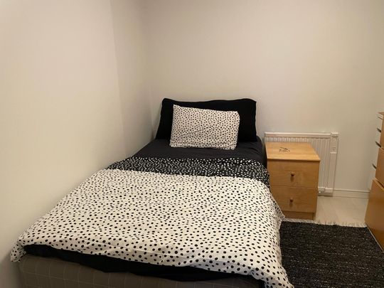 Laxholmsbacken, Skärholmen - Photo 1