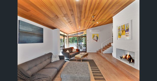 Spacious 5-Bedroom Family Haven in Avoca Beach - Photo 1