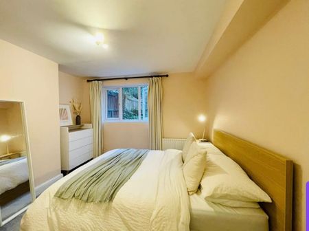 2 Bed Flat, Queenspark, NW6 - Photo 4