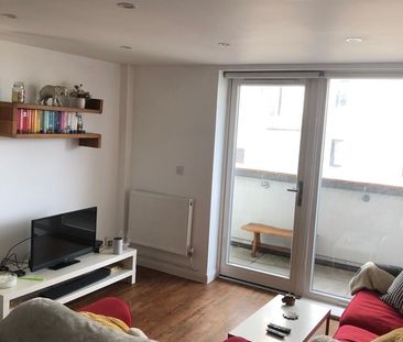 2 Bed Flat, Ramsgate Street, E8 - Photo 1