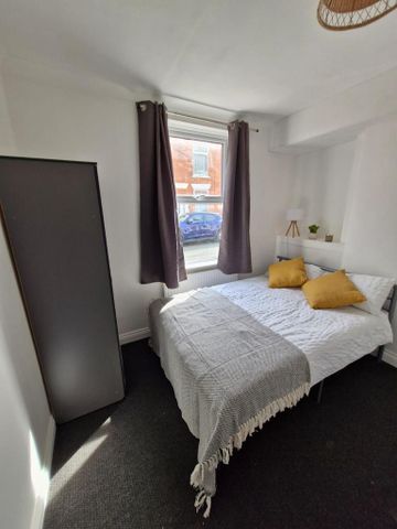 1 bedroom in a house share to rent - Photo 3