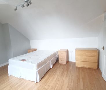3 Bedroom Flat - Photo 3