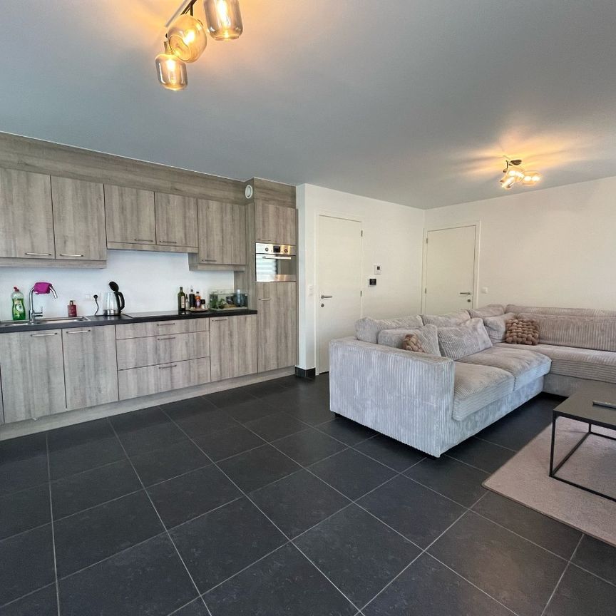 Gelijkvloers appartement met 2 slaapkamers op toplocatie - Photo 1