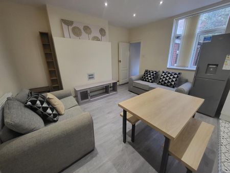 4 bedroom terraced house to rent - Photo 2